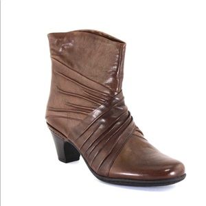 NIB - Cobb Hill Shannon Ankle Boots